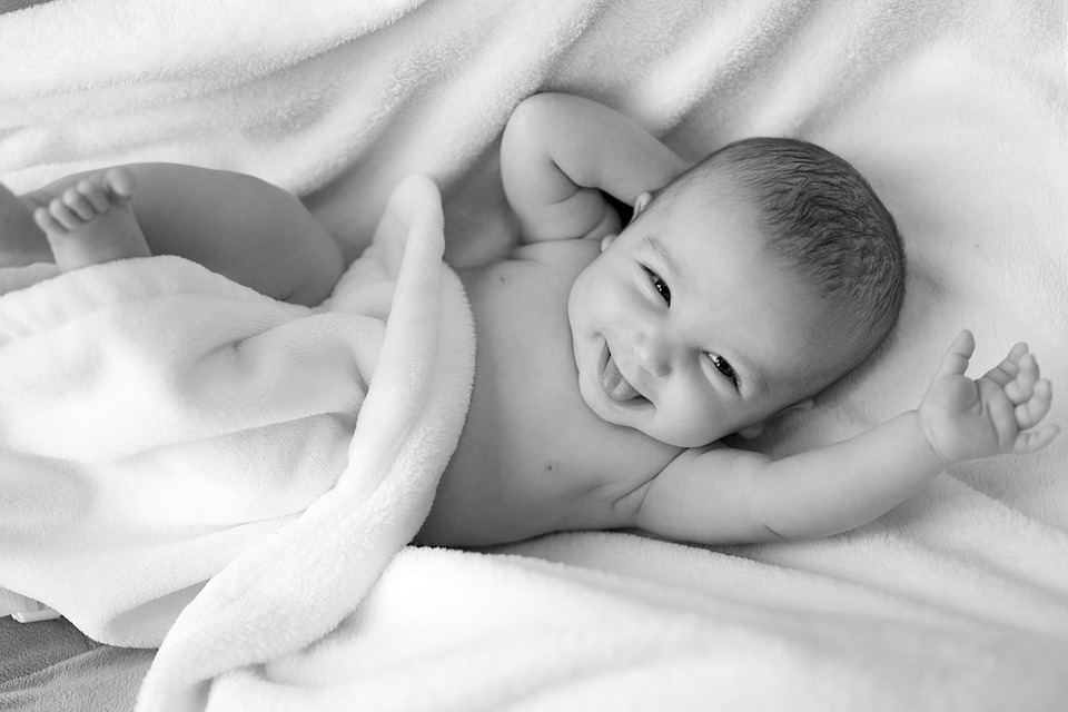 Hoe kun je je baby goed inbakeren?