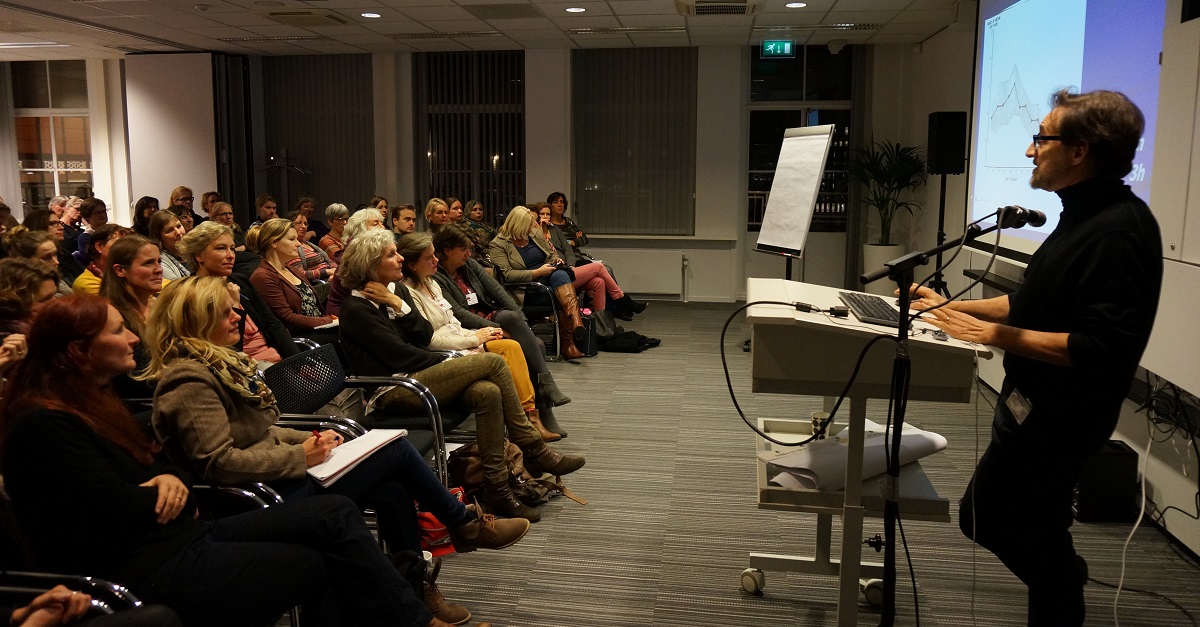 Veilig inbakeren verlaagt waarschijnlijk de kans op wiegendood of verstikking